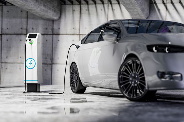 © guteksk7 - stock.adobe.com Foto: Elektroauto beim laden